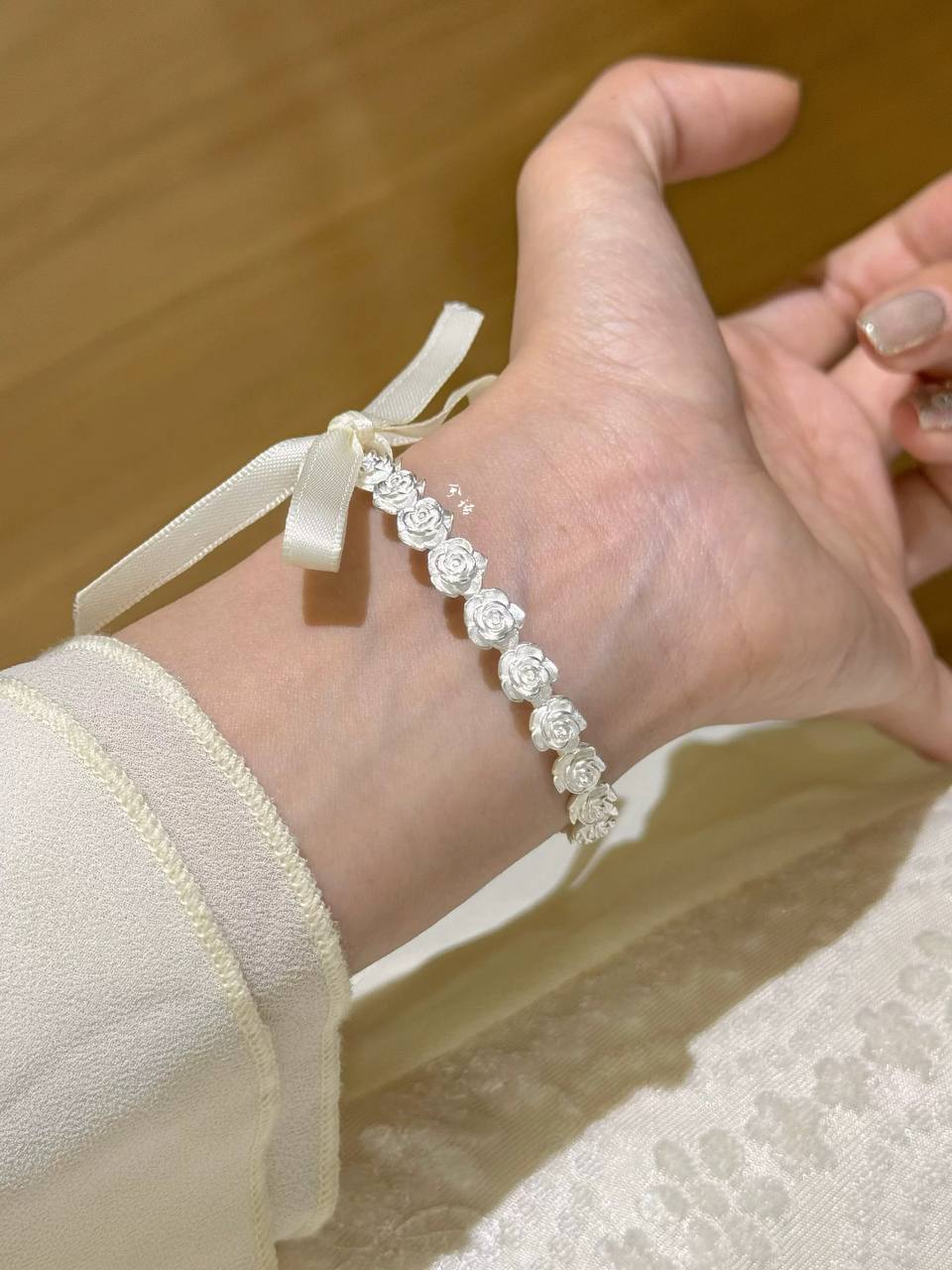 “Rose Fragrance” Sterling Silver 999.9 Hand-Carved Rose Bangle – New Chinese Style Bracelet for Women